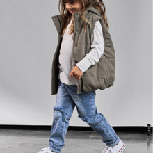 Load image into Gallery viewer, Relaxed Fit Distressed Denim