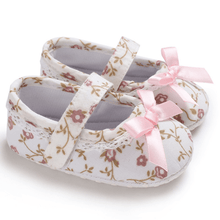 Load image into Gallery viewer, Sweet Princess White Floral Baby Girls Cotton Crib Shoes Soft Sole Anti-slip Elegant Design Shoes For Baby Girls
