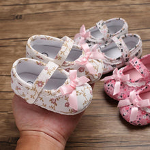 Load image into Gallery viewer, Sweet Princess White Floral Baby Girls Cotton Crib Shoes Soft Sole Anti-slip Elegant Design Shoes For Baby Girls