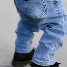 Load image into Gallery viewer, Relaxed Fit Distressed Denim