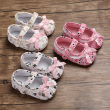 Load image into Gallery viewer, Sweet Princess White Floral Baby Girls Cotton Crib Shoes Soft Sole Anti-slip Elegant Design Shoes For Baby Girls