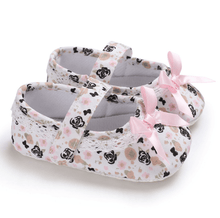 Load image into Gallery viewer, Sweet Princess White Floral Baby Girls Cotton Crib Shoes Soft Sole Anti-slip Elegant Design Shoes For Baby Girls