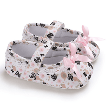 Load image into Gallery viewer, Sweet Princess White Floral Baby Girls Cotton Crib Shoes Soft Sole Anti-slip Elegant Design Shoes For Baby Girls