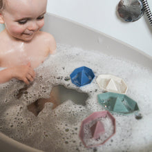 Load image into Gallery viewer, Shnuggle Stack and Sail Bath Boat Toys