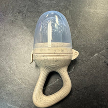 Load image into Gallery viewer, Raz Fruit Feeder and Teether