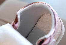Load image into Gallery viewer, Modern Trend NEW Fashion Style Baby Fashion Sneakers For Children Girls Star Luminous Child Casual Colorful Light LED Shoes Sneakers
