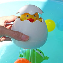 Load image into Gallery viewer, Modern Cartoon Duck Baby Water Toys Bath Toys Children Bathroom Sprinkler Toys Penguin Clockwork For Kids