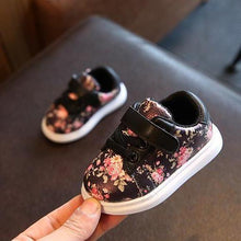 Load image into Gallery viewer, Baby Shoes Comfortable Leather Kids Sneakers Newborn Shoes Soft Bottom First Walker Durable Shoes For Baby Girl