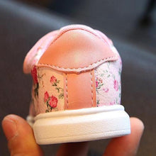 Load image into Gallery viewer, Baby Shoes Comfortable Leather Kids Sneakers Newborn Shoes Soft Bottom First Walker Durable Shoes For Baby Girl