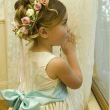 Load image into Gallery viewer, Luxury Modern Matching Flower Headband Lovely Newborn Headband Flower Crown Wreath for Mother and Kids