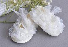Load image into Gallery viewer, Baby Girls Princess Flowers White Elegant Luxury Shoes High Quality Lightweight Soft Sole Shoe