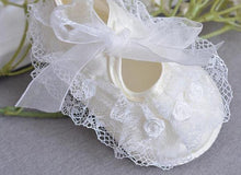 Load image into Gallery viewer, Baby Girls Princess Flowers White Elegant Luxury Shoes High Quality Lightweight Soft Sole Shoe