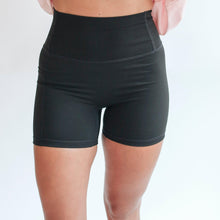 Load image into Gallery viewer, The Courtside Bike Shorts with Pocket – 4.5 inch inseam