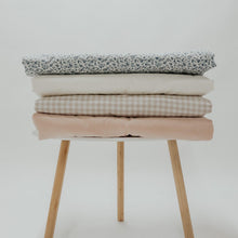 Load image into Gallery viewer, Floret Crib Quilted Blanket