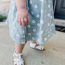 Load image into Gallery viewer, The Closed Toe Sandal