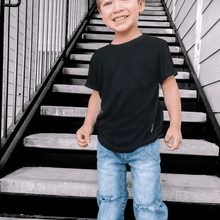Load image into Gallery viewer, Relaxed Fit Distressed Denim