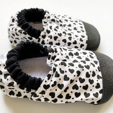 Load image into Gallery viewer, Hearts Baby Moccasins