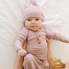 Load image into Gallery viewer, blush ribbed top knot hat
