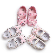 Load image into Gallery viewer, Sweet Princess White Floral Baby Girls Cotton Crib Shoes Soft Sole Anti-slip Elegant Design Shoes For Baby Girls
