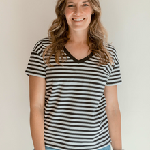 Load image into Gallery viewer, FINAL SALE V-Neck Full Zip Breastfeeding Tee - Gray
