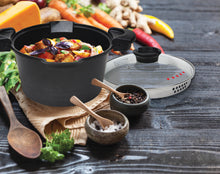 Load image into Gallery viewer, MASTERPAN Nonstick Stock &amp; Pasta Pot With Glass Lid Strainer, 5 QT., 9" (23cm)
