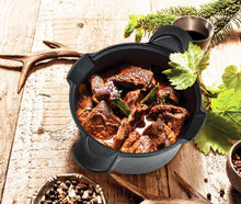 Load image into Gallery viewer, MASTERPAN Nonstick Stock &amp; Pasta Pot With Glass Lid Strainer, 5 QT., 9" (23cm)
