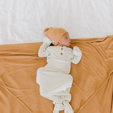Load image into Gallery viewer, oatmeal ribbed knotted sleeper
