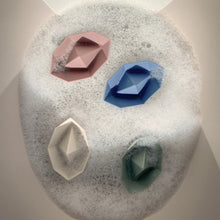 Load image into Gallery viewer, Shnuggle Stack and Sail Bath Boat Toys
