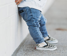 Load image into Gallery viewer, Light Wash Distressed Denim
