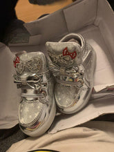 Load image into Gallery viewer, Modern Trend NEW Fashion Style Baby Fashion Sneakers For Children Girls  Star Luminous Child Casual Colorful Light LED Shoes Sneakers
