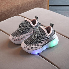Load image into Gallery viewer, New Baby Flashing Lights Sneakers Toddler Little Kid LED Sneakers Children Luminous Shoes Boys Girls Sport Running Shoes
