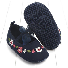 Load image into Gallery viewer, Newborn First Walkers Toddler Shoes Non-slip Baby Girls Kids Floral Shoes Princess Shoes Soft Sole Kids Toddler Infant Boots

