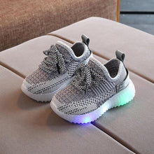Load image into Gallery viewer, New Baby Flashing Lights Sneakers Toddler Little Kid LED Sneakers Children Luminous Shoes Boys Girls Sport Running Shoes
