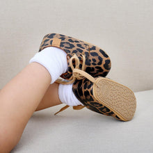 Load image into Gallery viewer, Unisex Baby Luxury Soft Leather Shoes Newborn Rubber Soft Sole First Walkers Toddler Shoes For Everyday Wear For Boys And Girls
