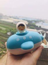 Load image into Gallery viewer, Modern Cartoon Duck Baby Water Toys Bath Toys Children Bathroom Sprinkler Toys Penguin Clockwork For Kids
