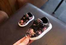 Load image into Gallery viewer, Baby Shoes Comfortable Leather Kids Sneakers Newborn Shoes Soft Bottom First Walker Durable Shoes For Baby Girl

