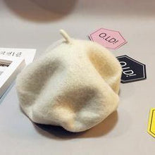 Load image into Gallery viewer, Baby Hat Beret British Painter Bud Of Pure Wool Cap For Girls In Modern New Retro Design
