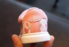 Load image into Gallery viewer, Baby Shoes Comfortable Leather Kids Sneakers Newborn Shoes Soft Bottom First Walker Durable Shoes For Baby Girl
