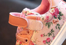 Load image into Gallery viewer, Baby Shoes Comfortable Leather Kids Sneakers Newborn Shoes Soft Bottom First Walker Durable Shoes For Baby Girl
