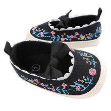 Load image into Gallery viewer, First Walkers Baby Girls Soft Soled Anti-Slip White Bow Shoe Luxury Stylish Shoes For Baby Girl Perfect Gift
