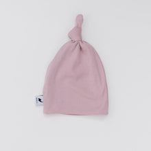 Load image into Gallery viewer, blush ribbed top knot hat
