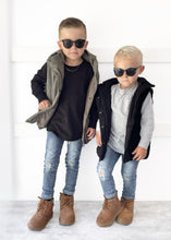 Load image into Gallery viewer, Light Wash Distressed Denim
